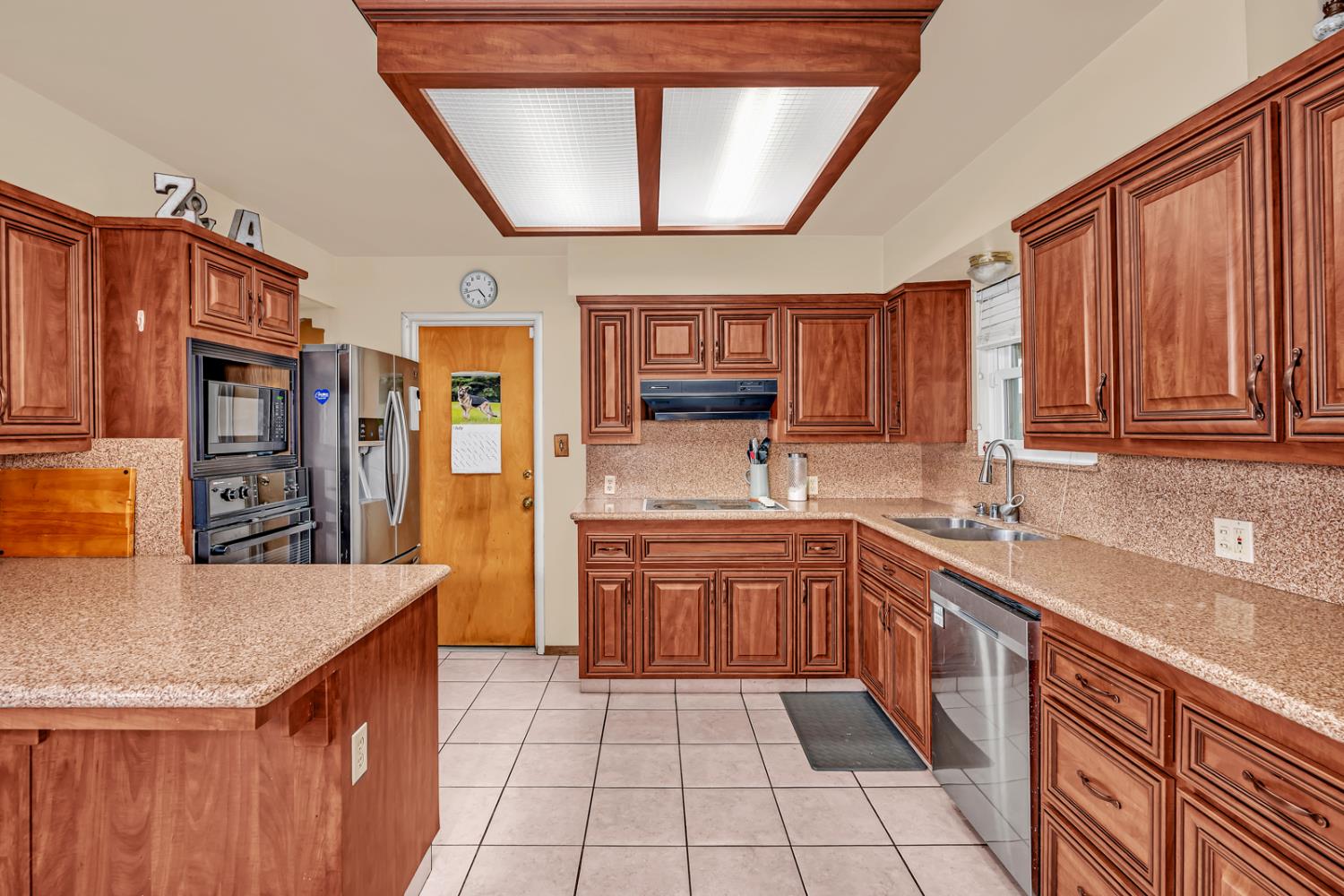 Los Banos, California 93635, United States, 3 Bedrooms Bedrooms, ,2 BathroomsBathrooms,Residential,Active,219571