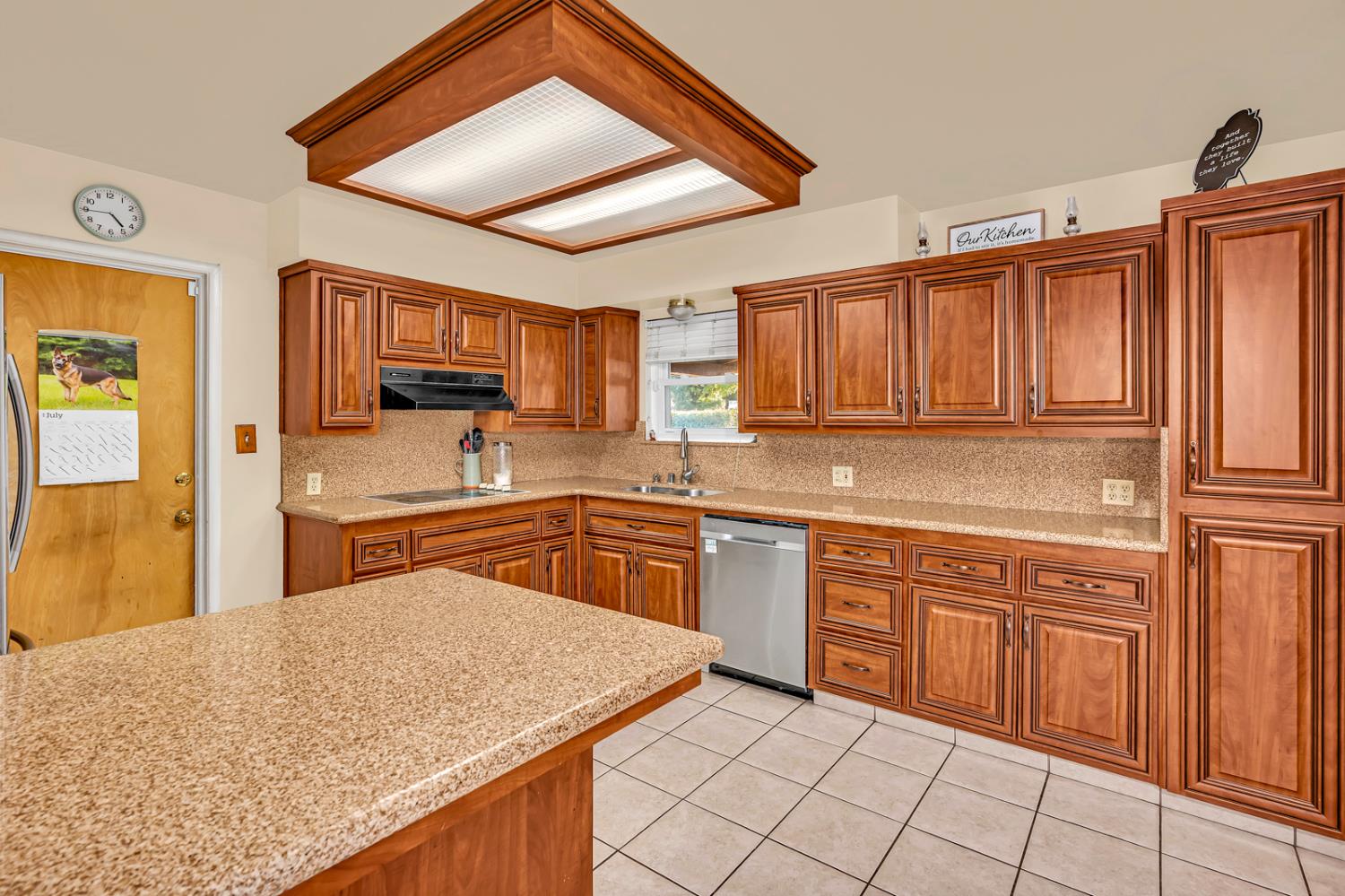 Los Banos, California 93635, United States, 3 Bedrooms Bedrooms, ,2 BathroomsBathrooms,Residential,Active,219571