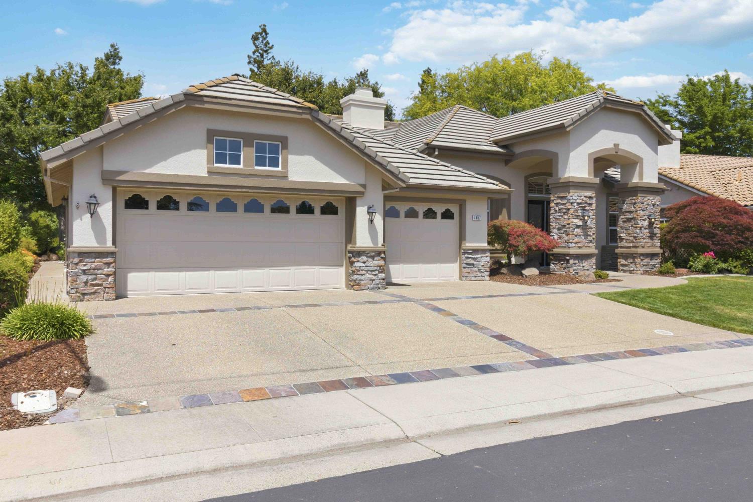 7457 Acorn Glen Loop