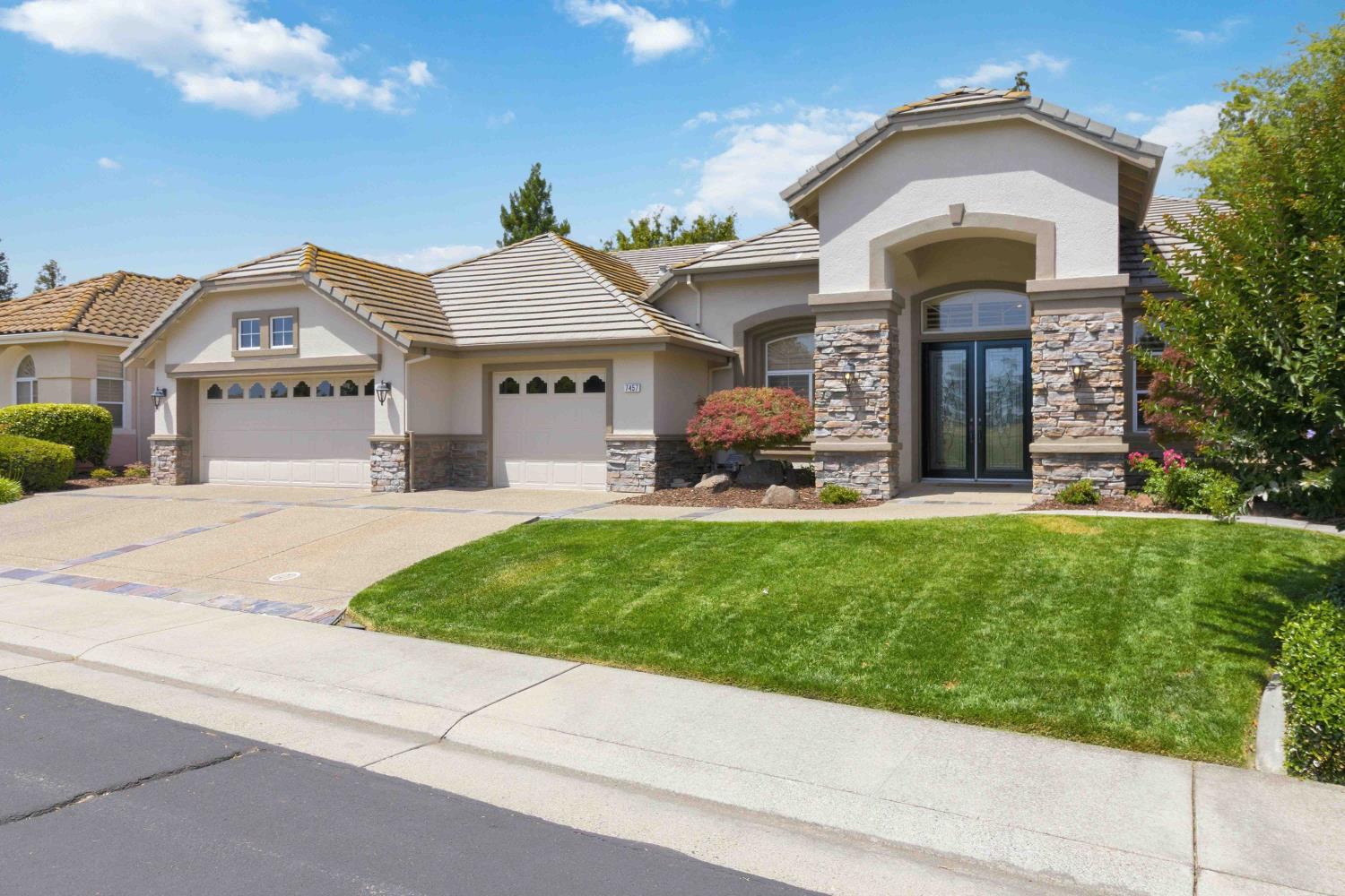 7457 Acorn Glen Loop
