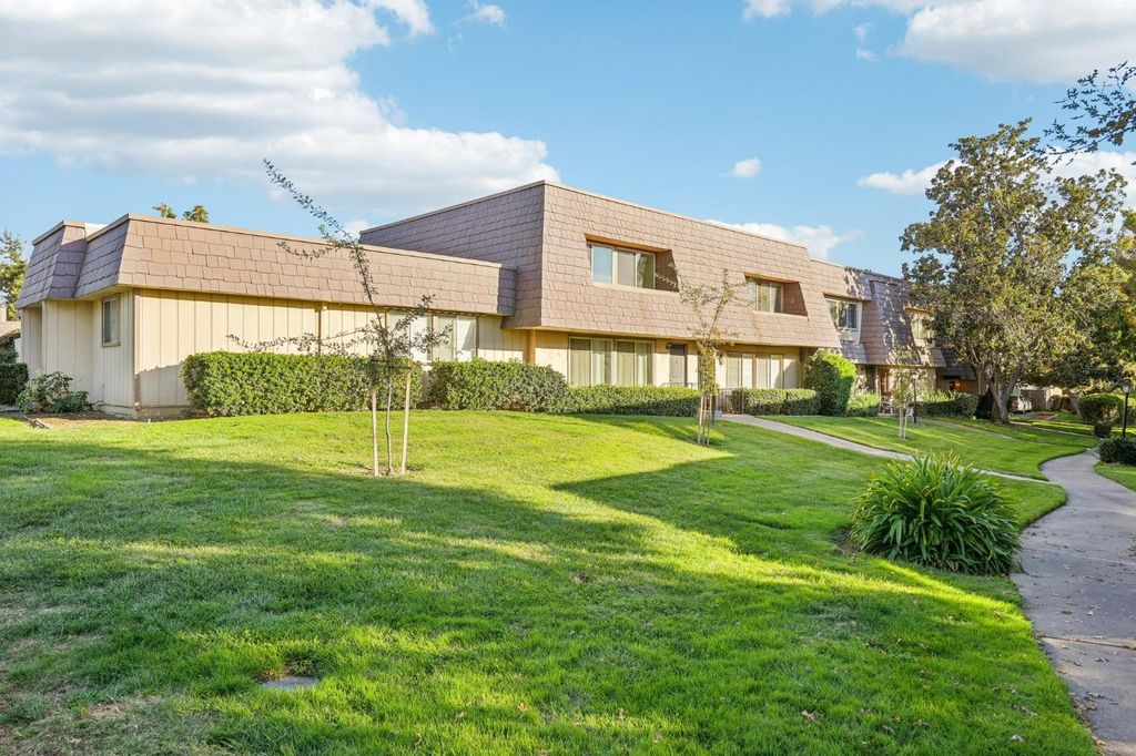 Photo of 5971 Via Casitas, Carmichael, CA 95608 (MLS # 225135703)
