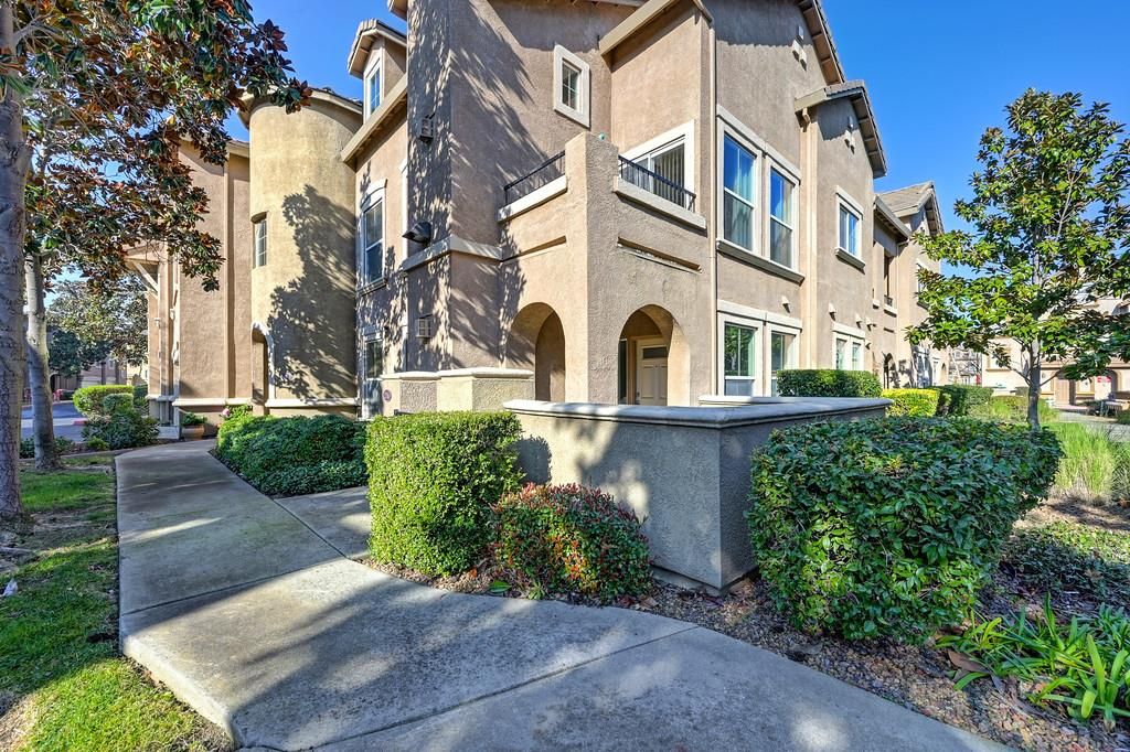 Photo of 5350 Dunlay Dr #2716, Sacramento, CA 95835 (MLS # 226005009)