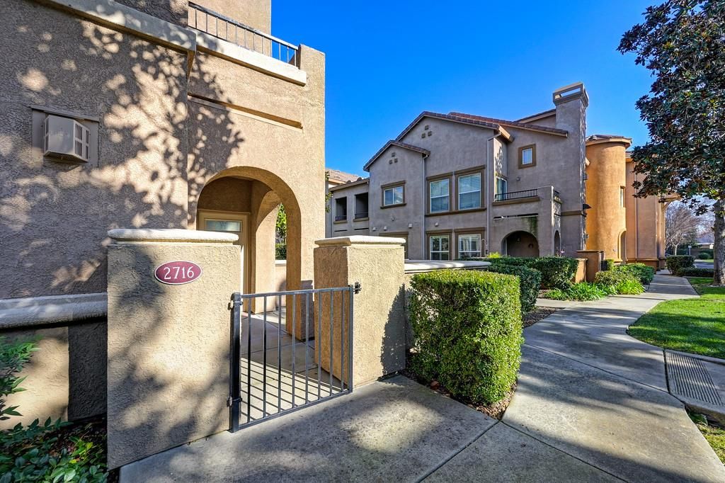 Photo of 5350 Dunlay Dr #2716, Sacramento, CA 95835 (MLS # 226005009)