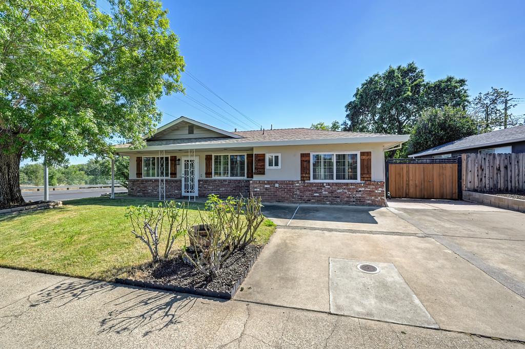 1338 School Street