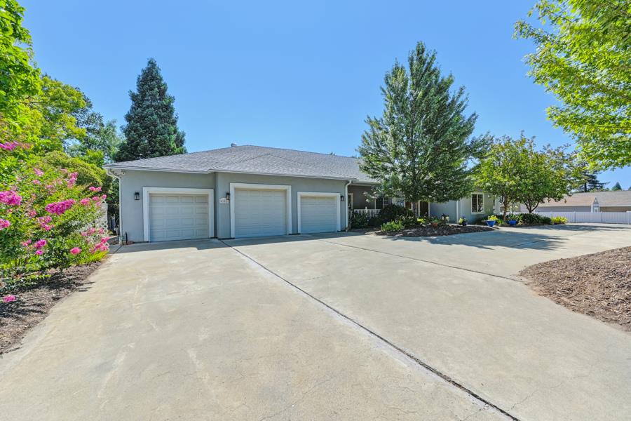 6102 Almond Avenue