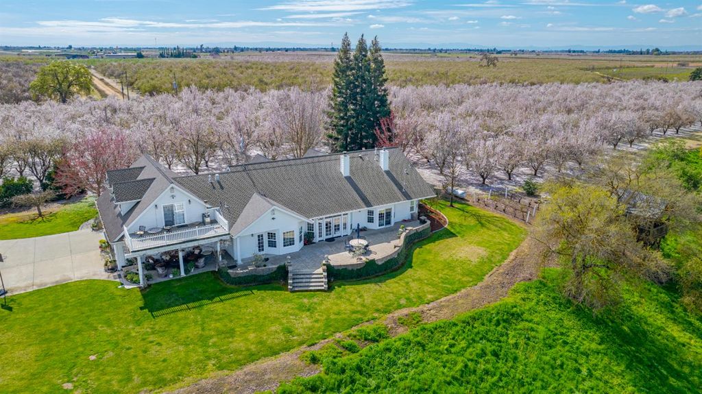 Photo of 11126 Livingston Cressey Road, Livingston, CA 95334 (MLS # 226035906)