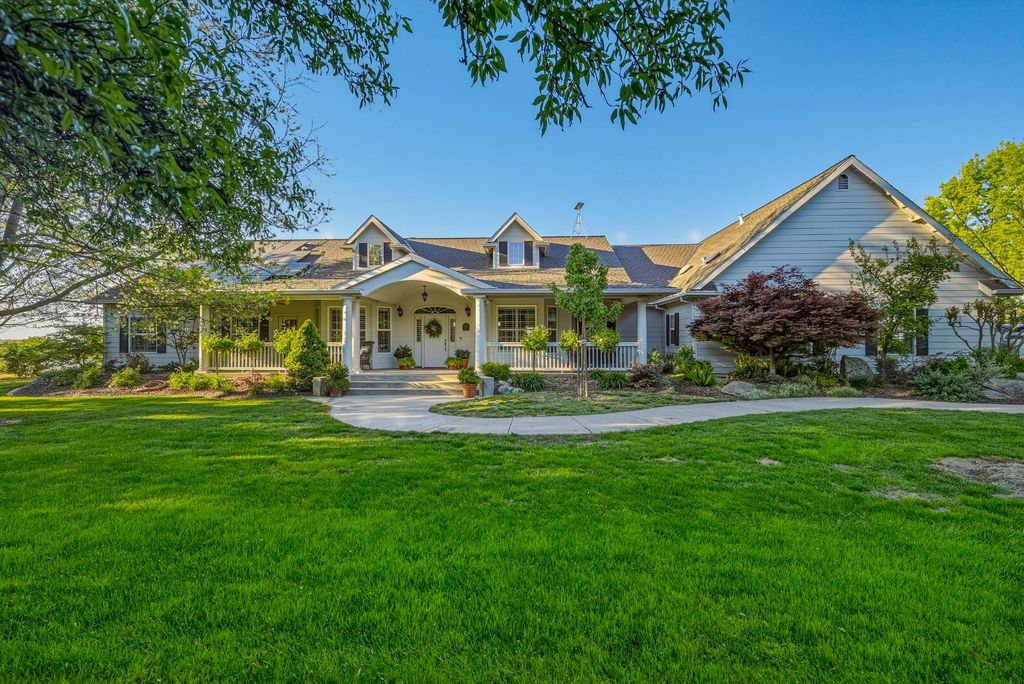 Photo of 11126 Livingston Cressey Road, Livingston, CA 95334 (MLS # 226035906)