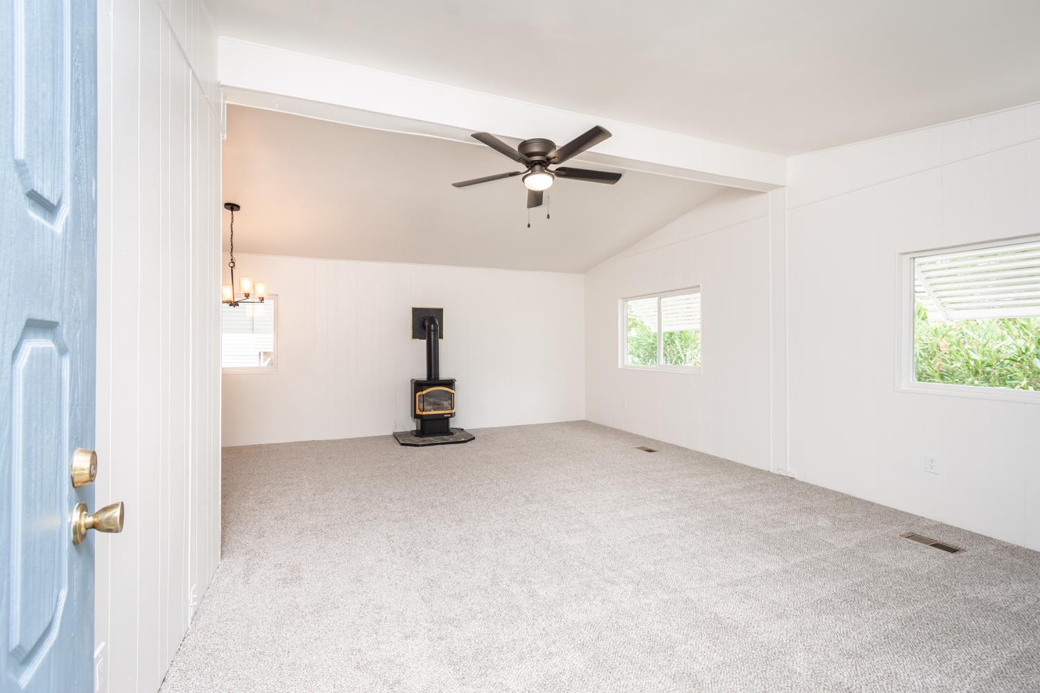 1911 Hillcrest Drive 067