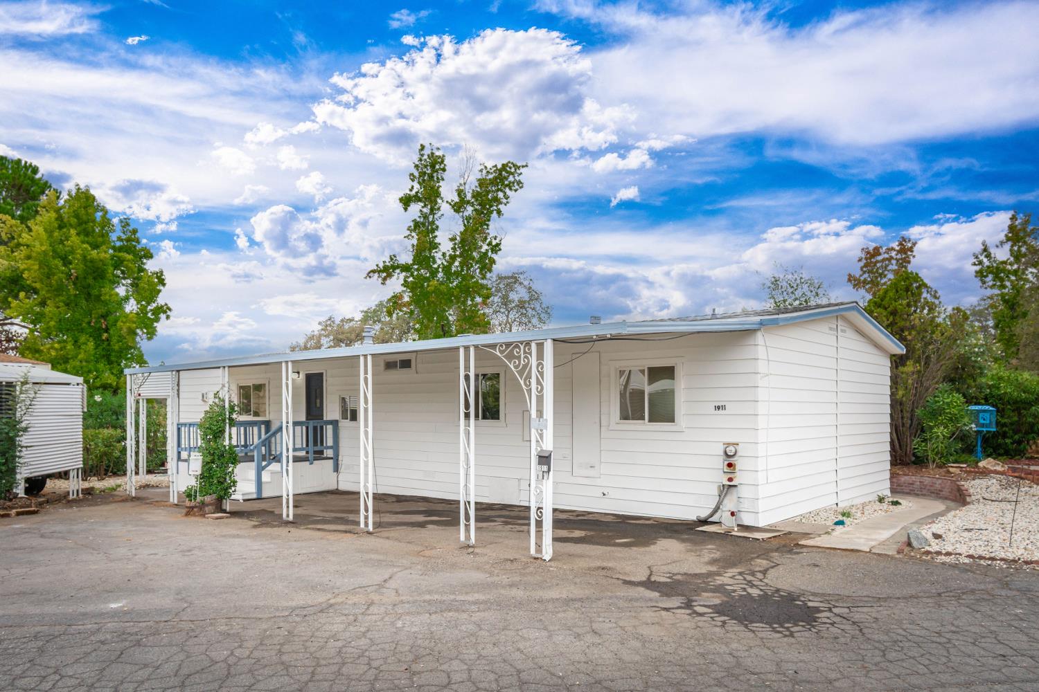 1911 Hillcrest Drive 067