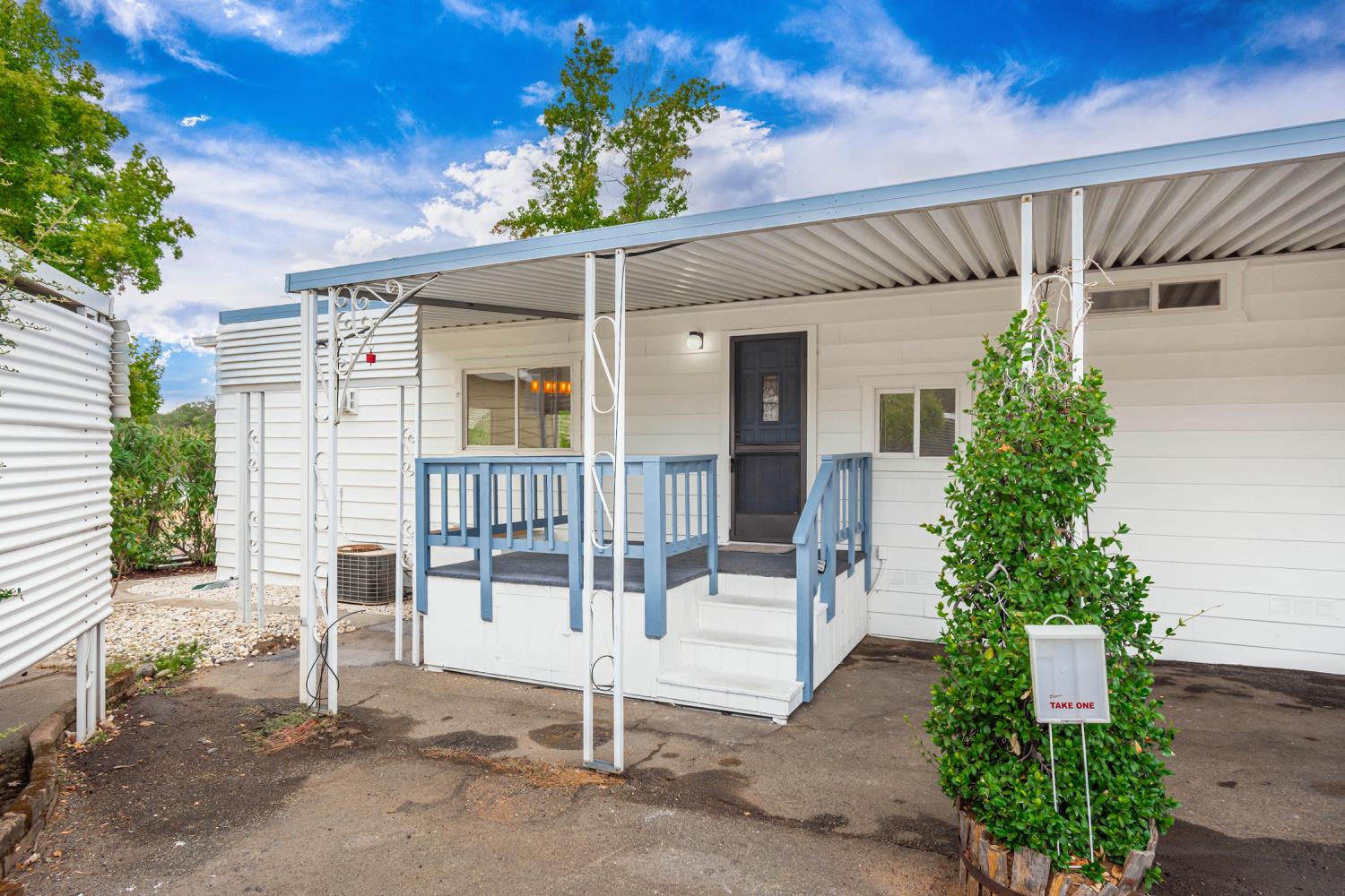 1911 Hillcrest Drive 067