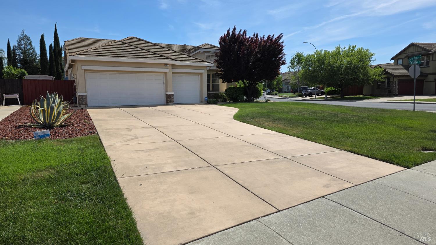 1043 Parkside Drive