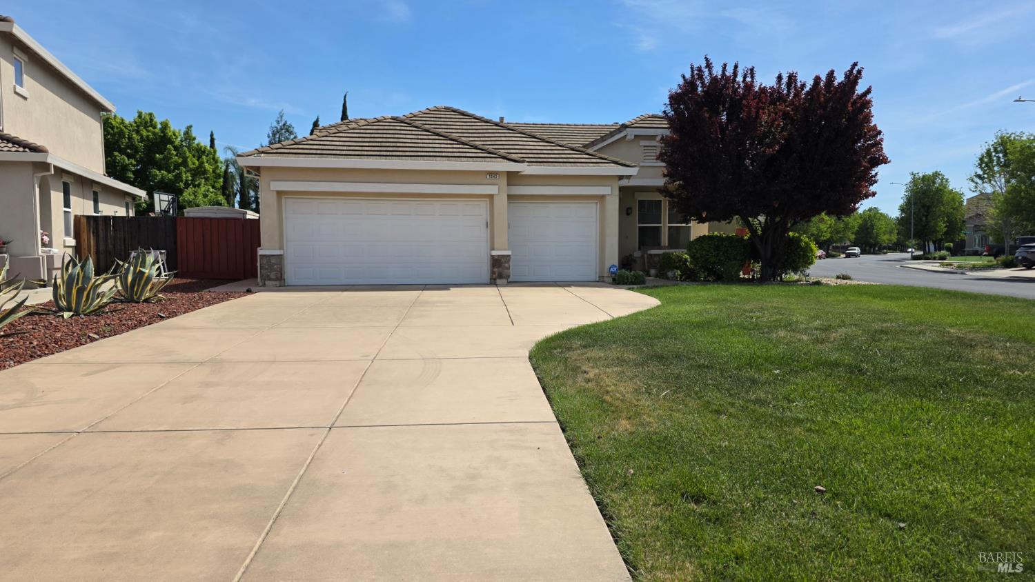 1043 Parkside Drive