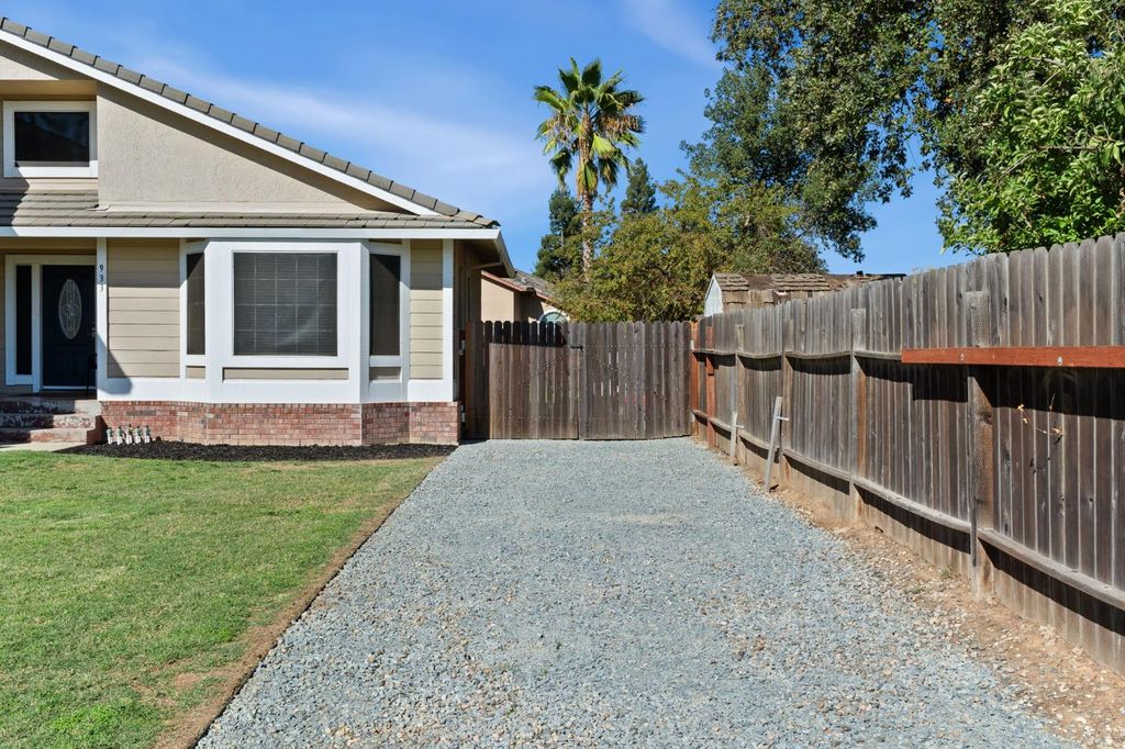 Photo of 933 Colson Court, Galt, CA 95632 (MLS # 225132494)