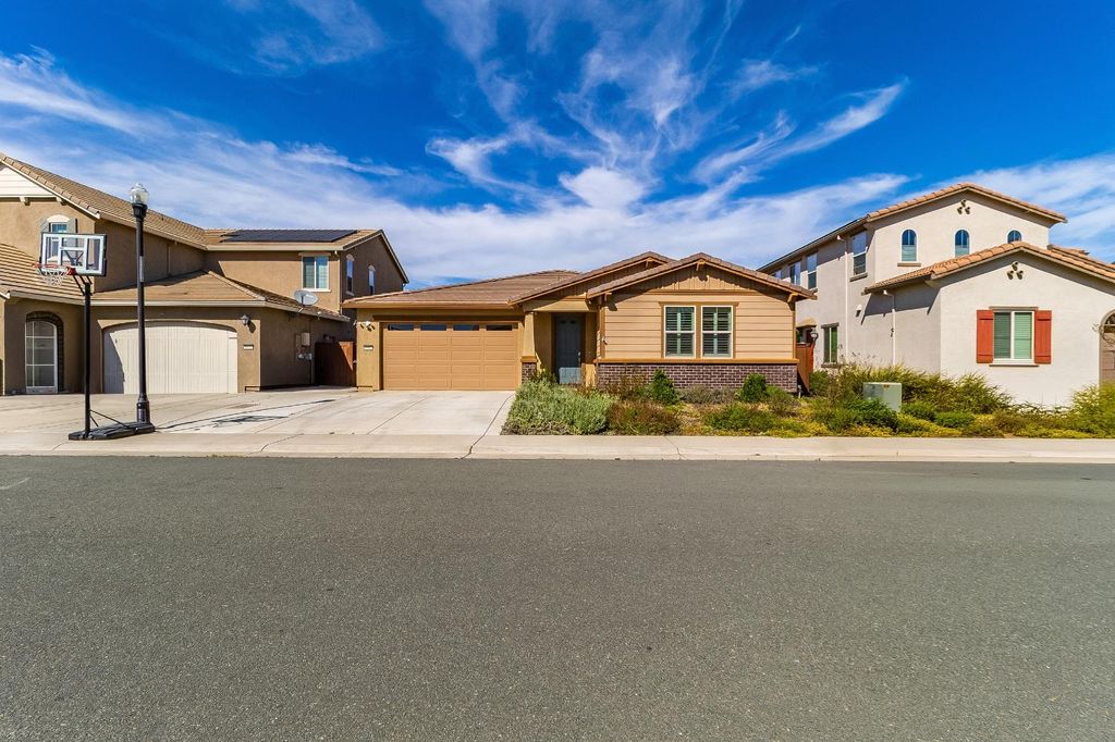 Photo of 8817 Piano Cir, Elk Grove, CA 95757 (MLS # 226034601)