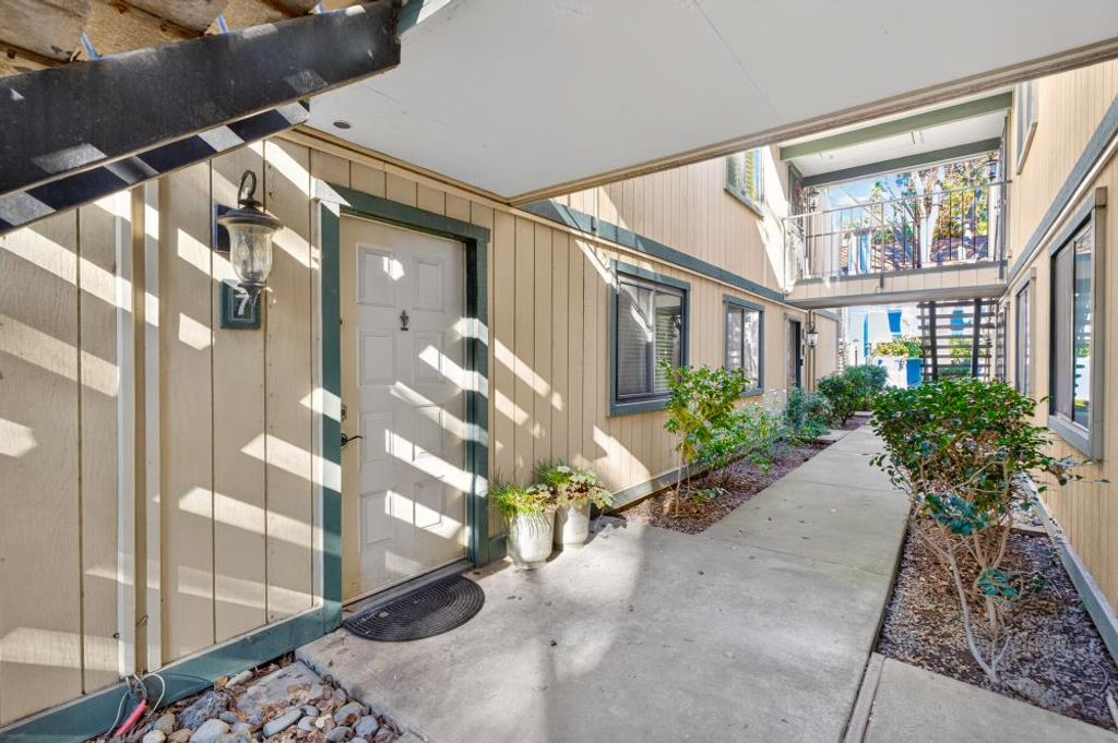 Photo of 350 Del Verde Cir #7, Sacramento, CA 95833 (MLS # 226004607)