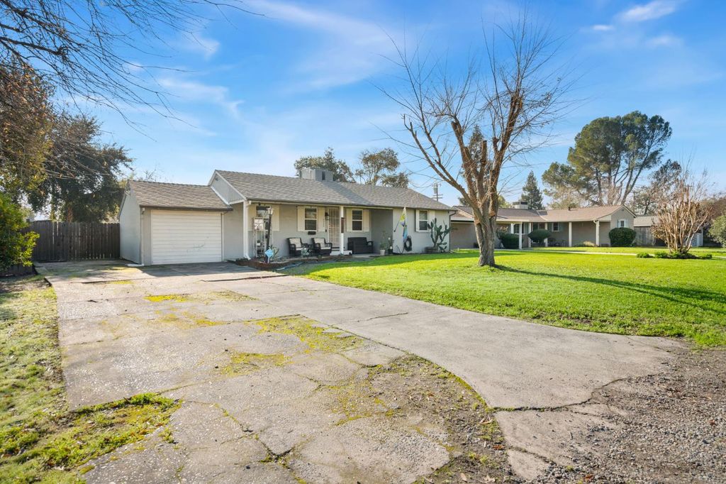 Photo of 2340 Carlsbad Avenue, Sacramento, CA 95821 (MLS # 226004506)