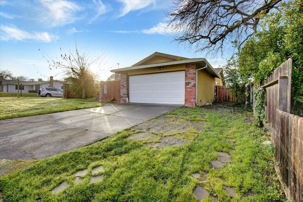 Photo of 8144 Highwood Way, Orangevale, CA 95662 (MLS # 226004379)