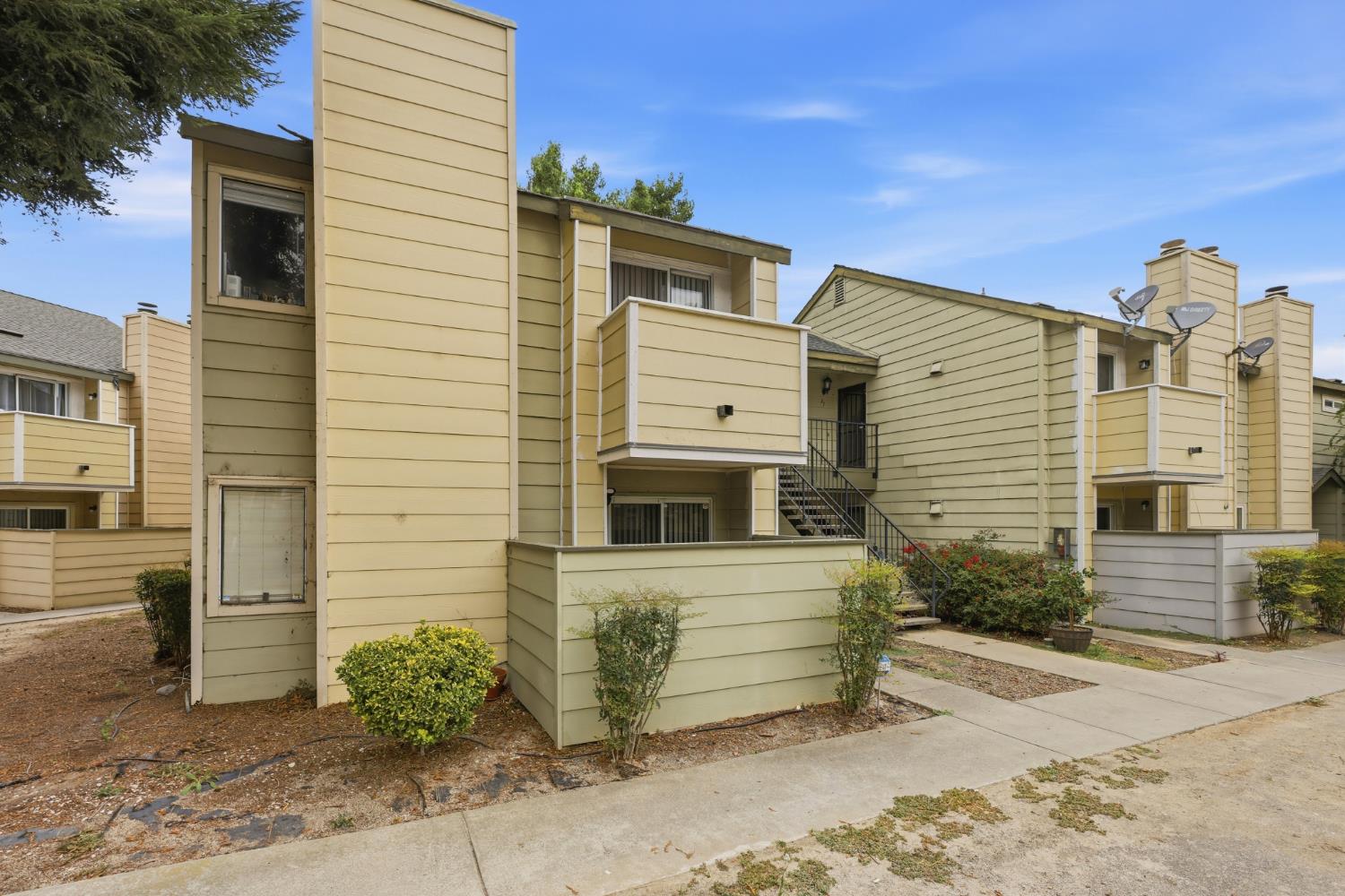 8224 Center Parkway 28