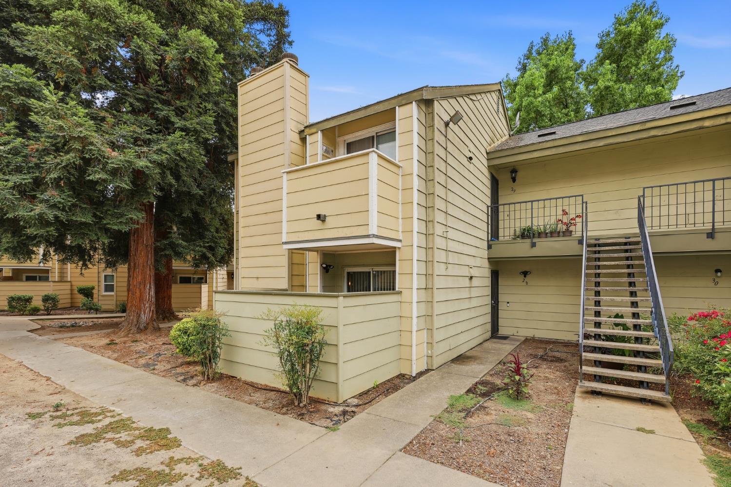 8224 Center Parkway 28