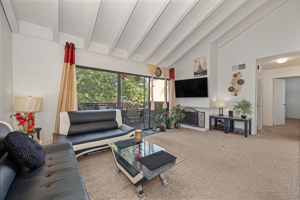 2200 Woodside Lane 4
