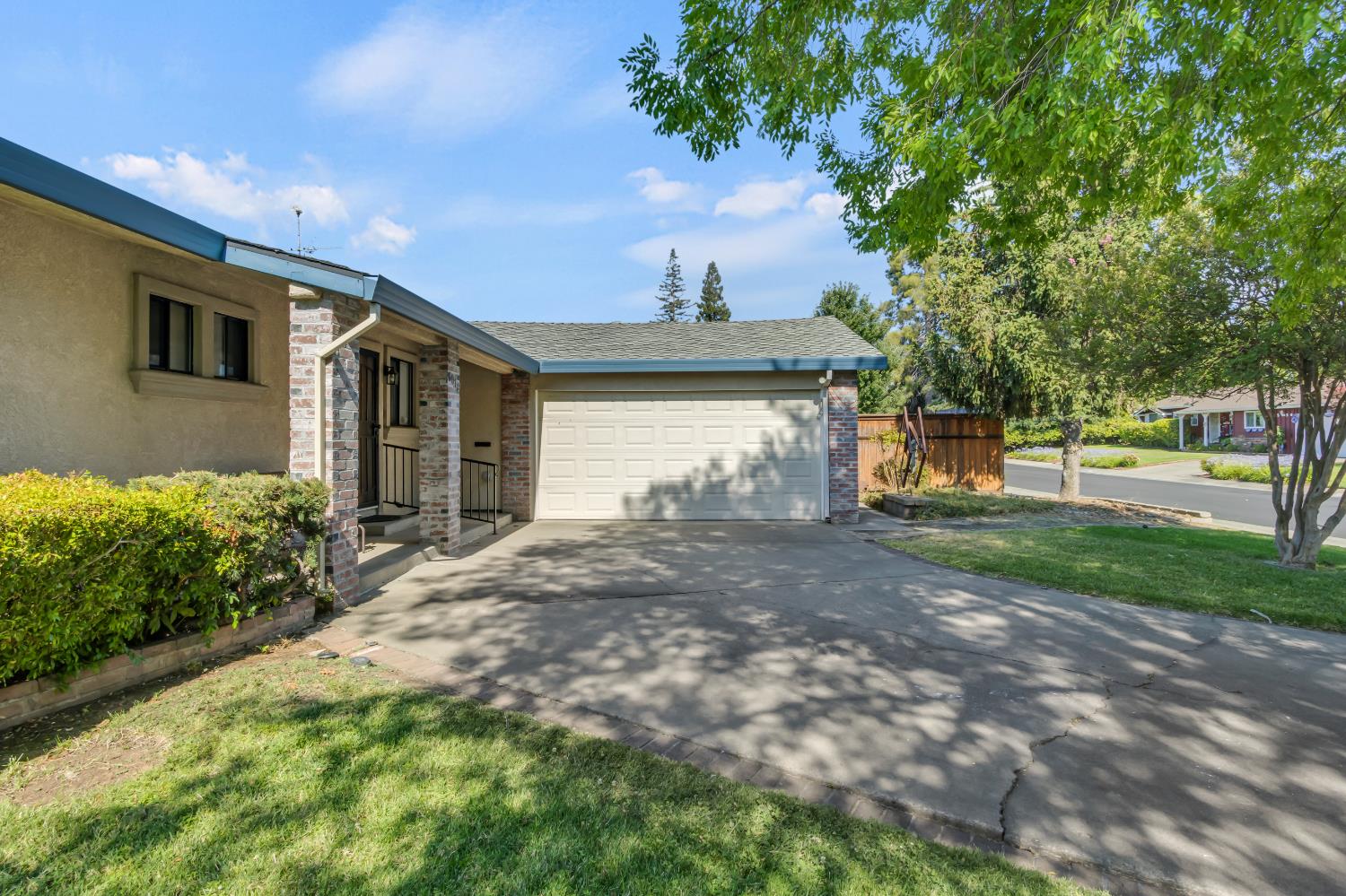5019 Bowman Oaks