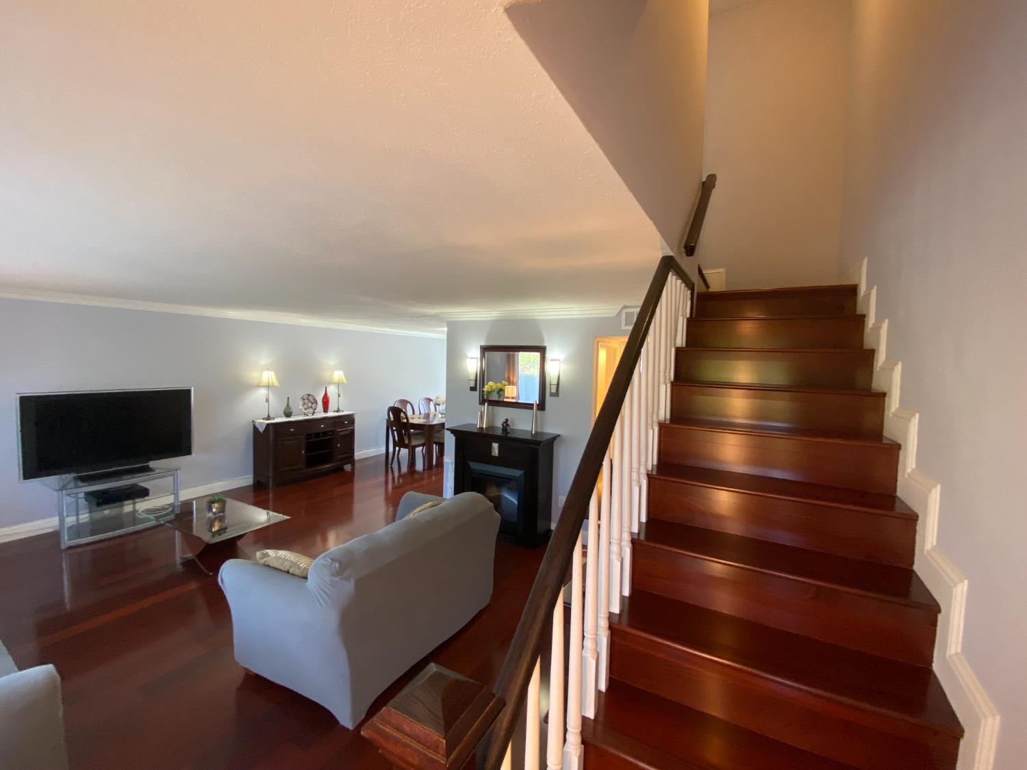 2304 Via Camino Avenue