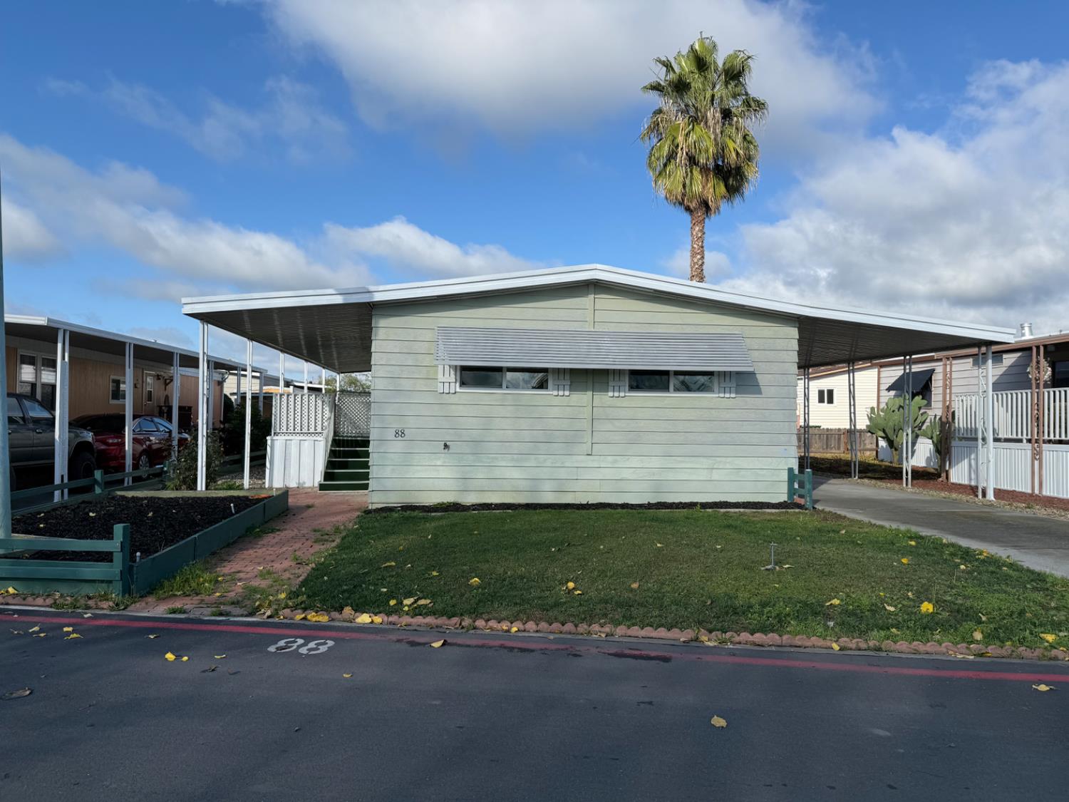 820 N Lincoln Way 88