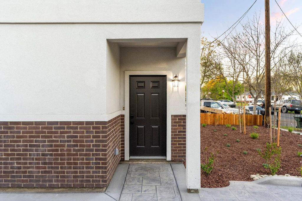 Photo of 141 Birch Street, Roseville, CA 95678 (MLS # 226032385)