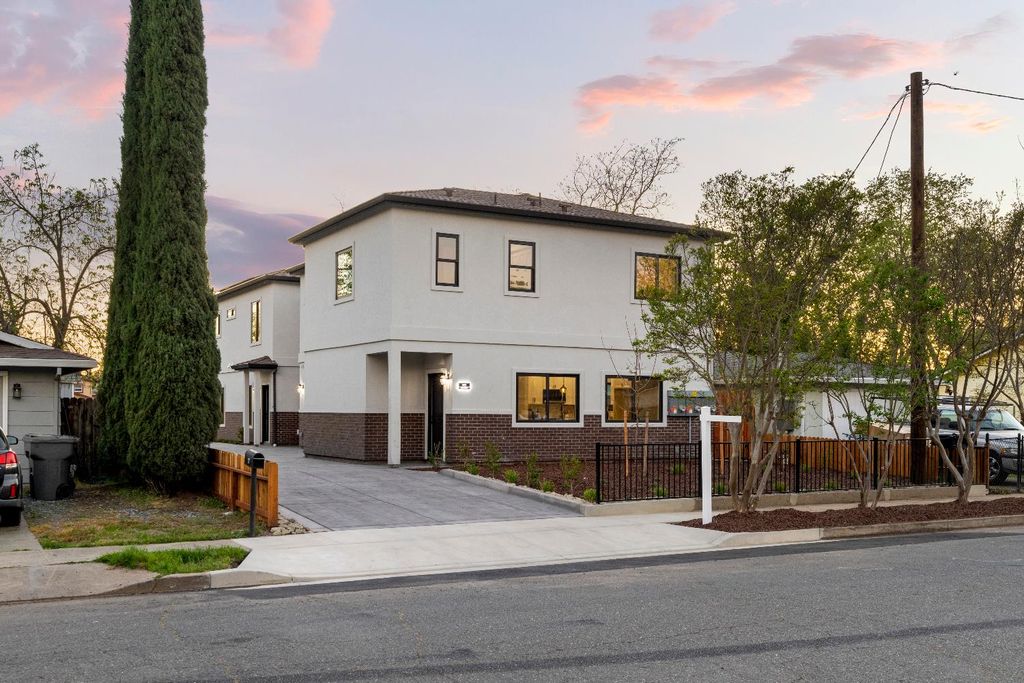 Photo of 141 Birch Street, Roseville, CA 95678 (MLS # 226032385)