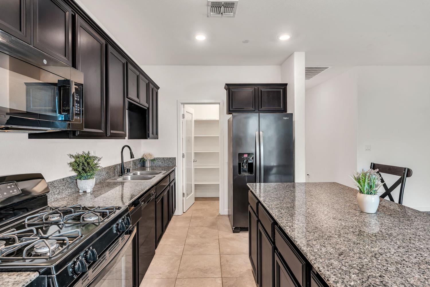 Los Banos, California 93635, United States, 3 Bedrooms Bedrooms, ,2 BathroomsBathrooms,Residential,Active,234977