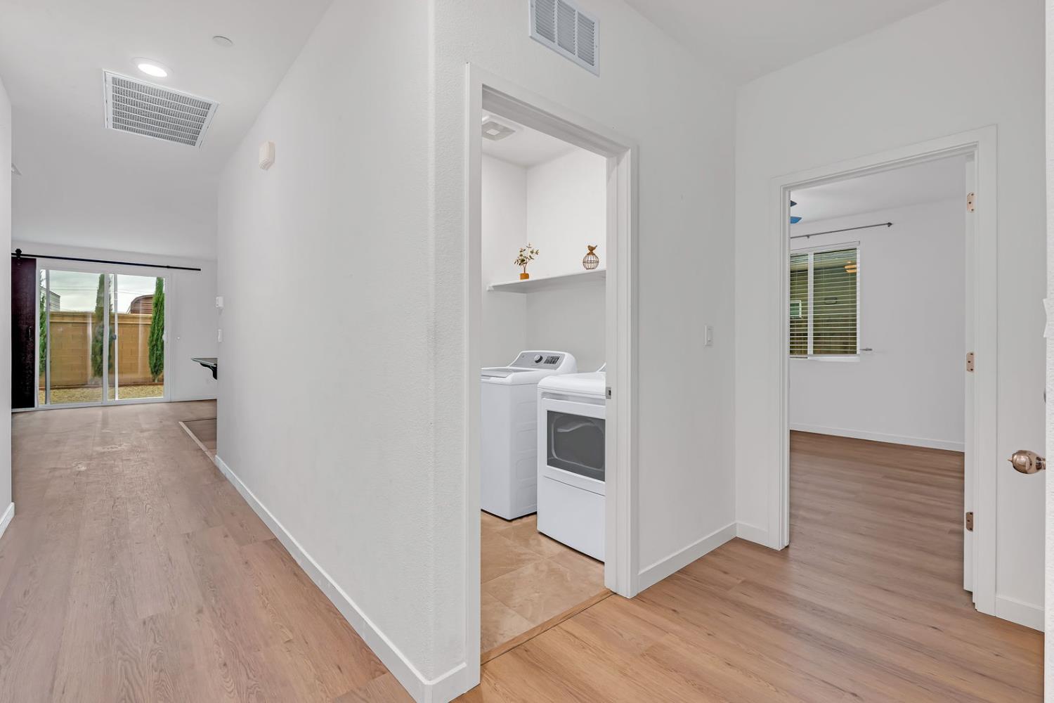 Los Banos, California 93635, United States, 3 Bedrooms Bedrooms, ,2 BathroomsBathrooms,Residential,Active,234977