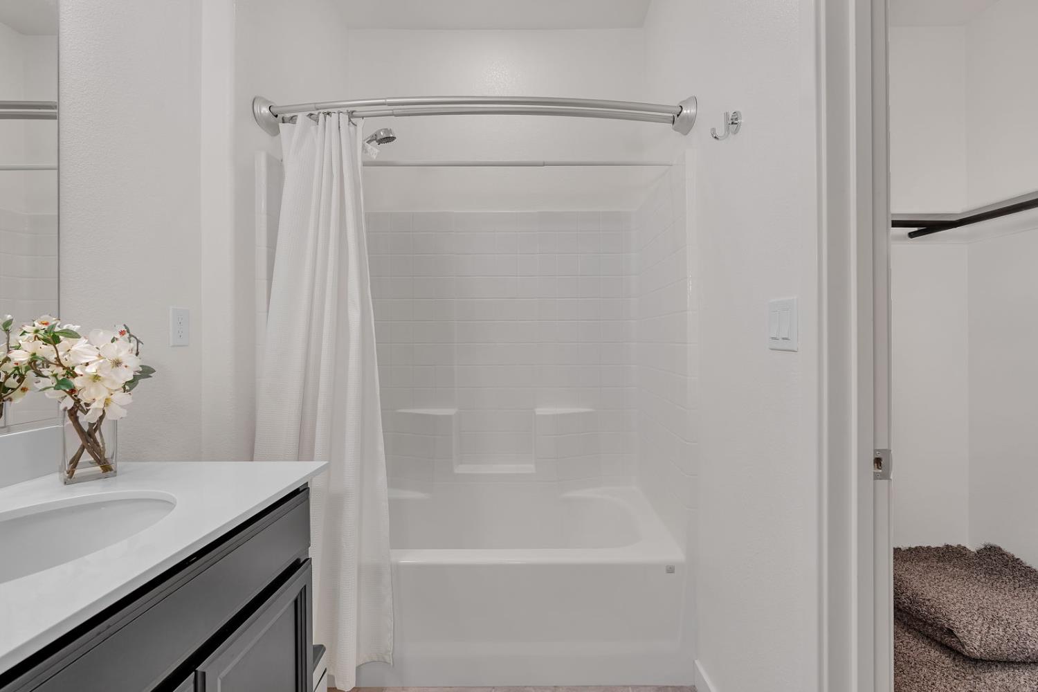 Los Banos, California 93635, United States, 3 Bedrooms Bedrooms, ,2 BathroomsBathrooms,Residential,Active,234977