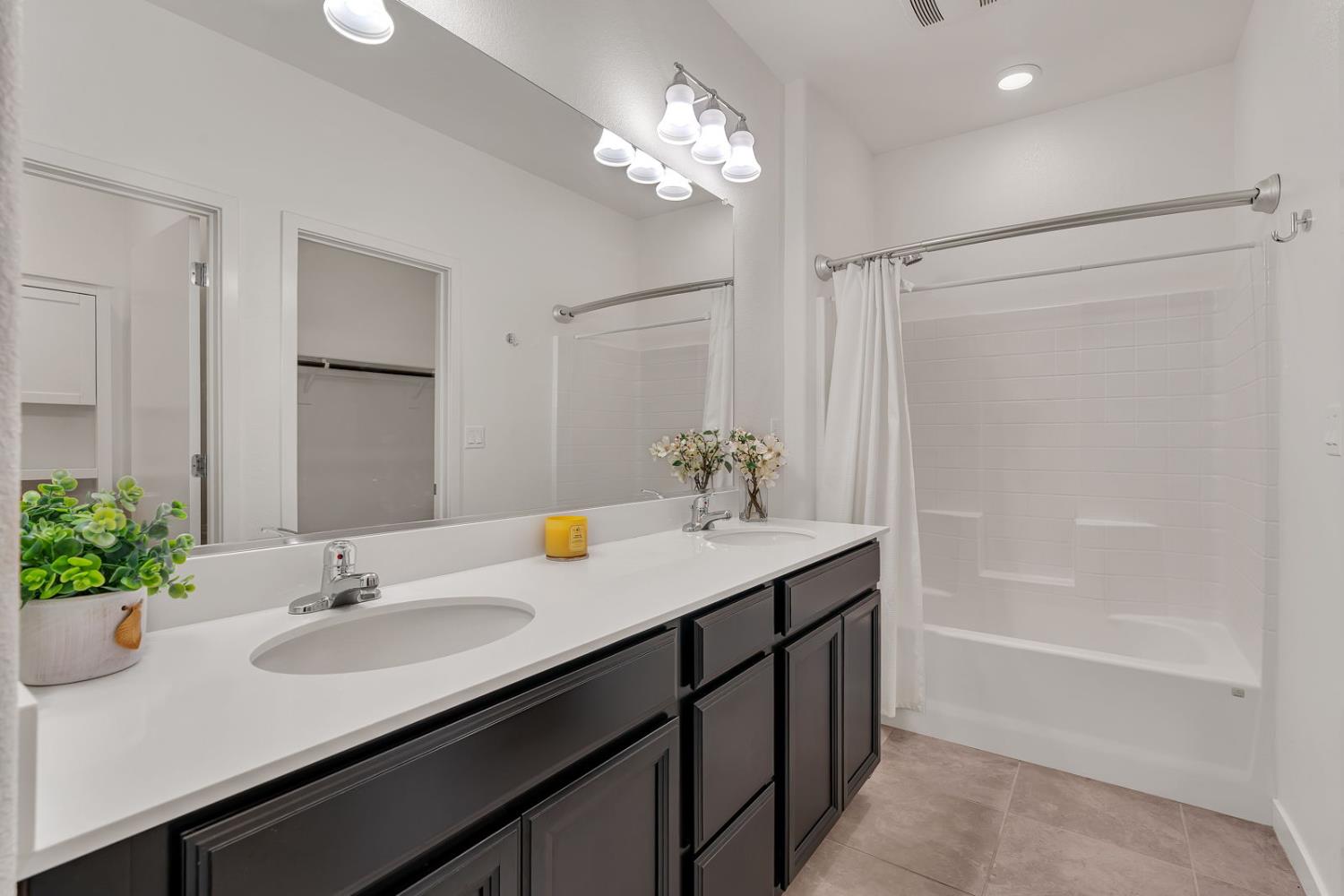 Los Banos, California 93635, United States, 3 Bedrooms Bedrooms, ,2 BathroomsBathrooms,Residential,Active,234977