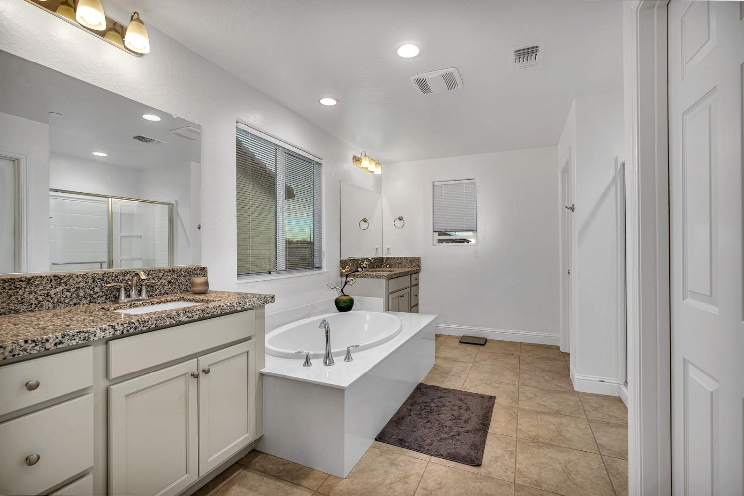 Los Banos, California 93635, United States, 4 Bedrooms Bedrooms, ,3 BathroomsBathrooms,Residential,Pending,31763