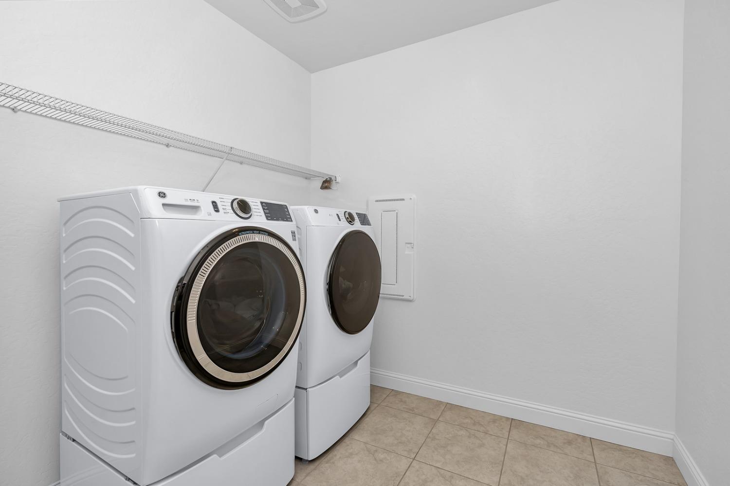 Los Banos, California 93635, United States, 4 Bedrooms Bedrooms, ,3 BathroomsBathrooms,Residential,Pending,31763