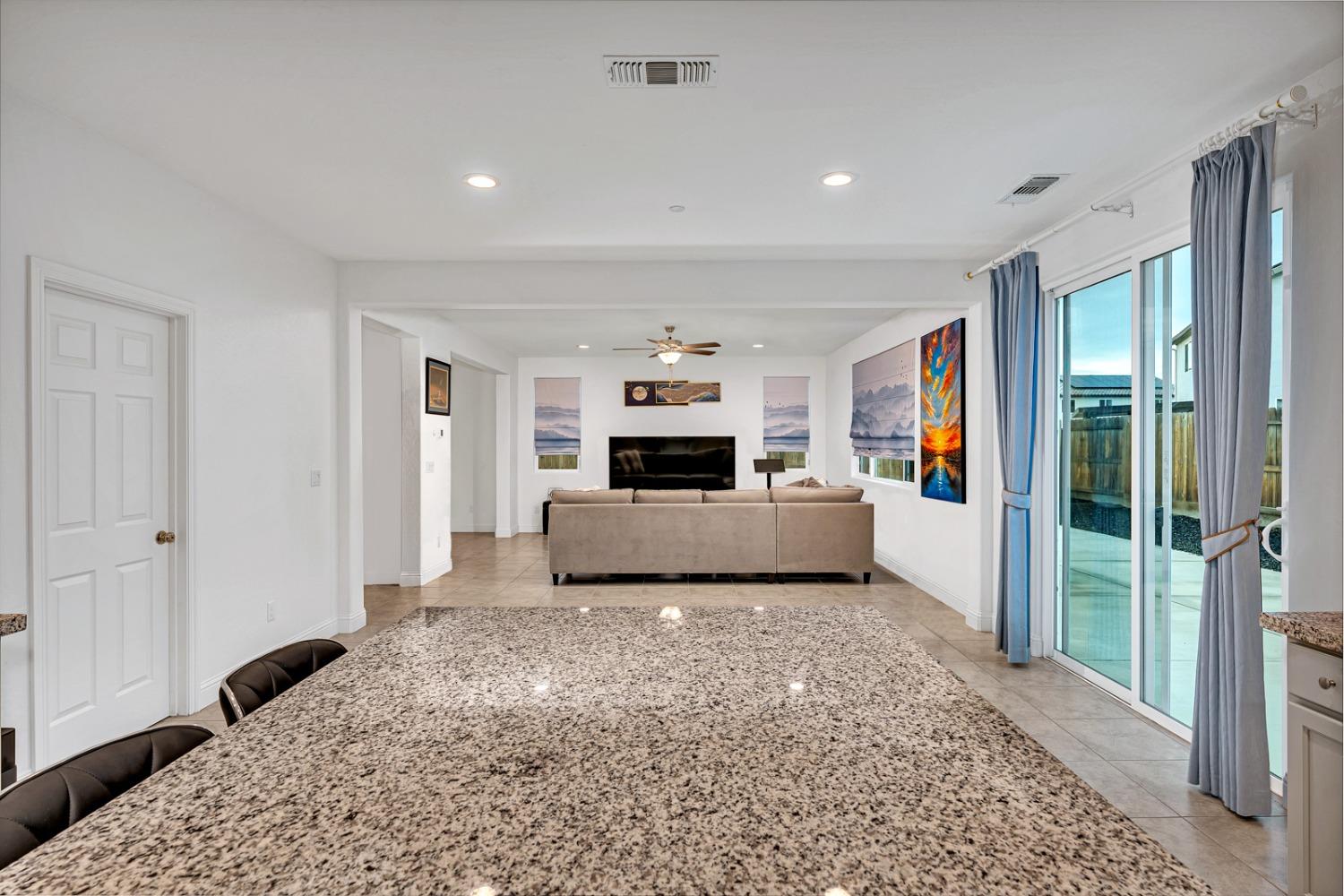 Los Banos, California 93635, United States, 4 Bedrooms Bedrooms, ,3 BathroomsBathrooms,Residential,Pending,31763