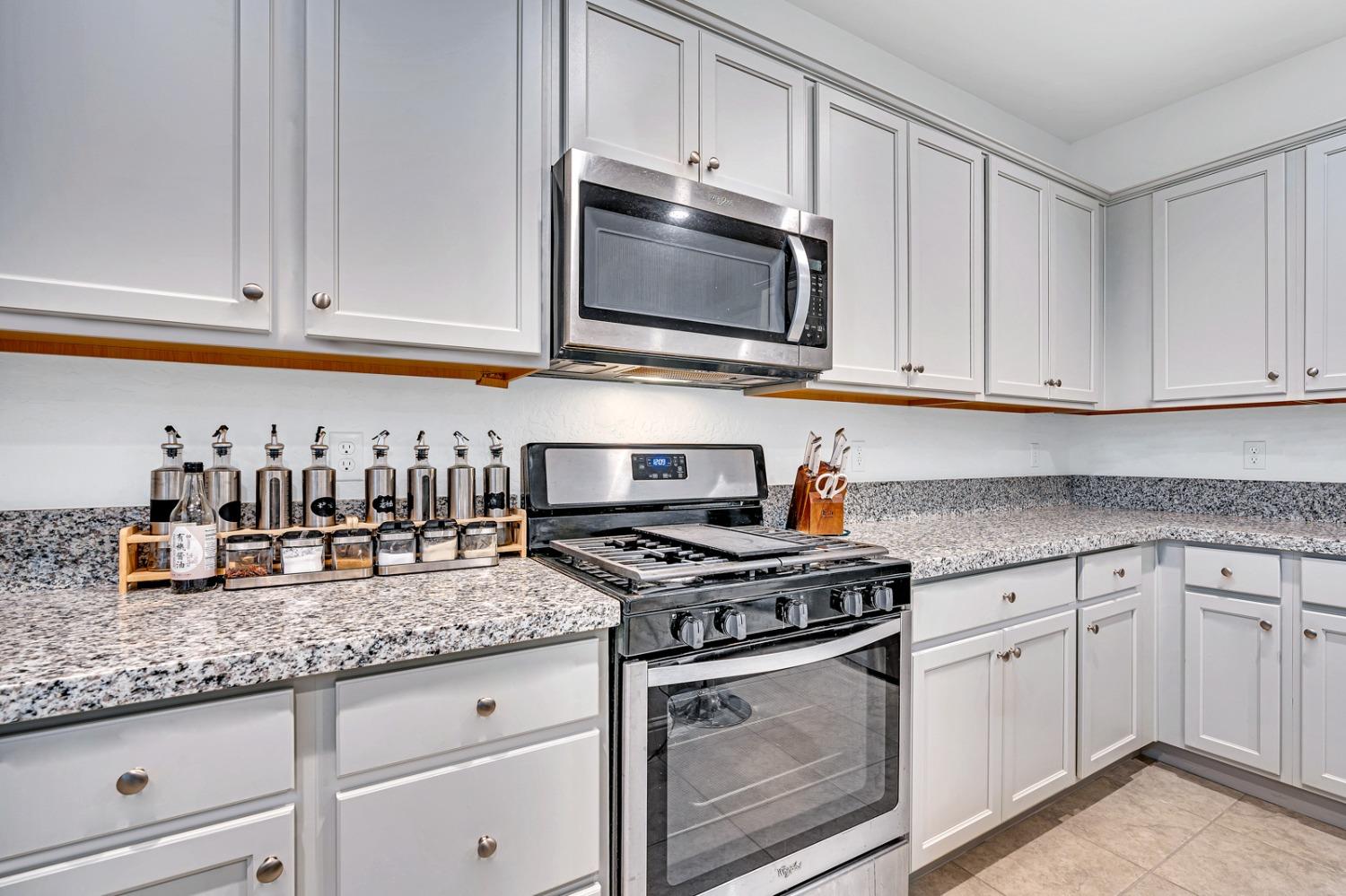 Los Banos, California 93635, United States, 4 Bedrooms Bedrooms, ,3 BathroomsBathrooms,Residential,Pending,31763