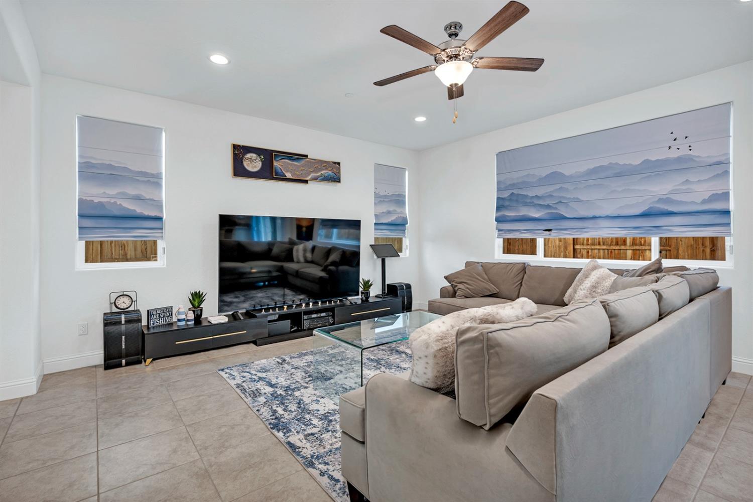 Los Banos, California 93635, United States, 4 Bedrooms Bedrooms, ,3 BathroomsBathrooms,Residential,Pending,31763