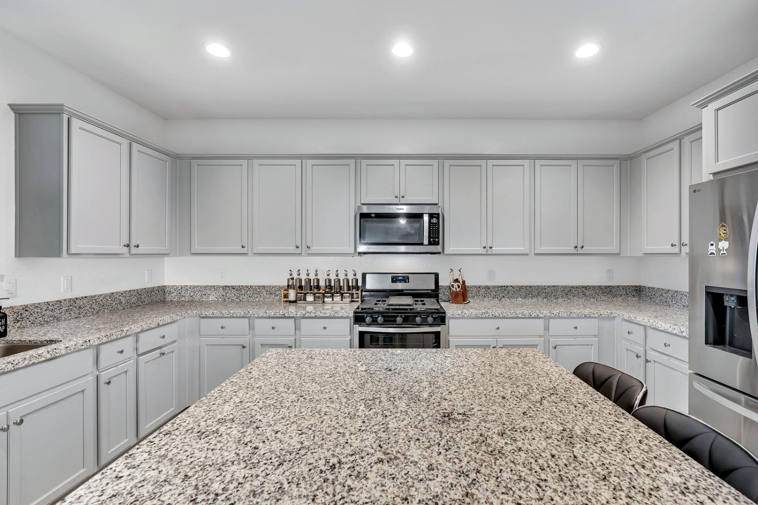 Los Banos, California 93635, United States, 4 Bedrooms Bedrooms, ,3 BathroomsBathrooms,Residential,Pending,31763