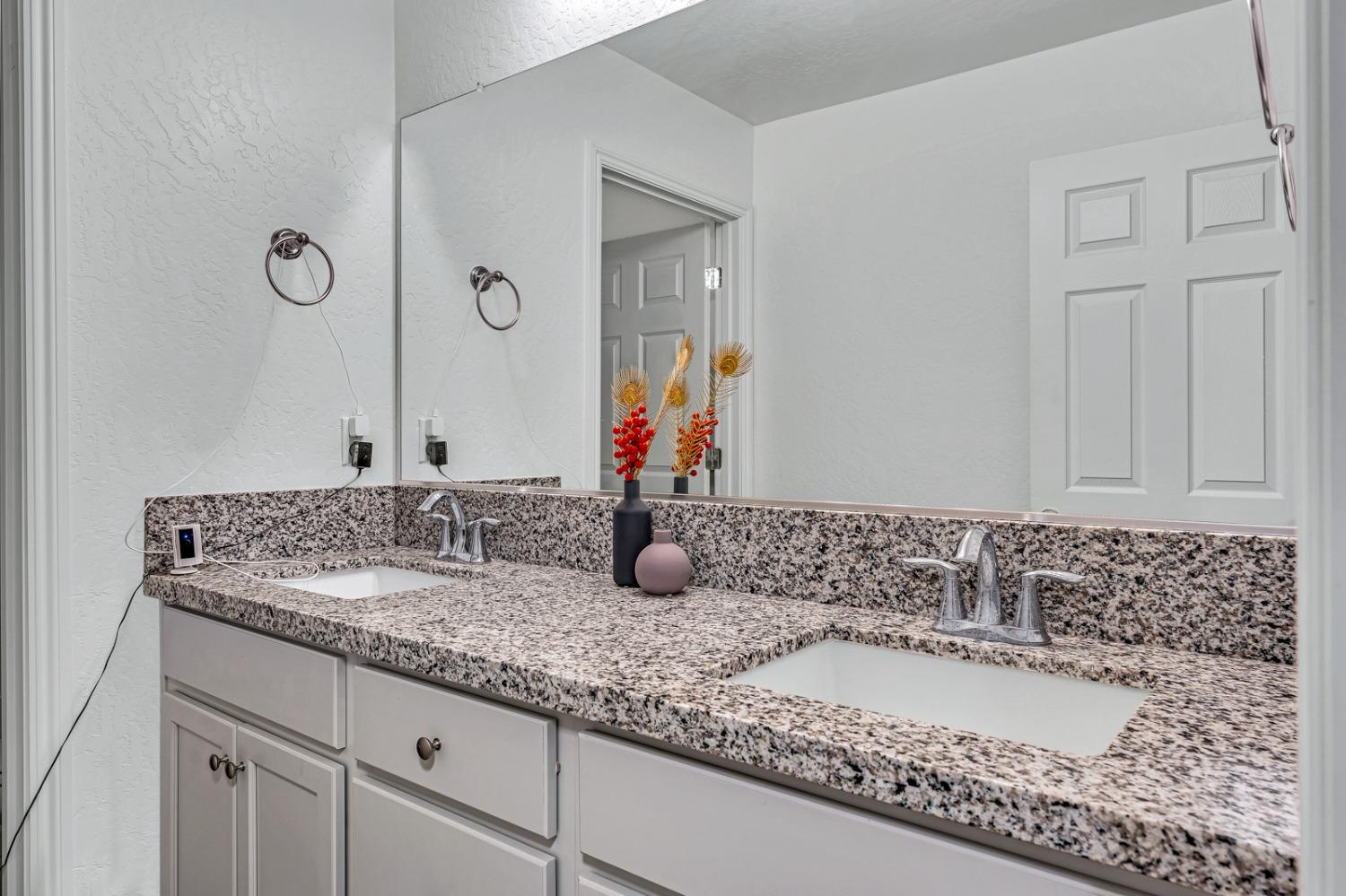 Los Banos, California 93635, United States, 4 Bedrooms Bedrooms, ,3 BathroomsBathrooms,Residential,Pending,31763