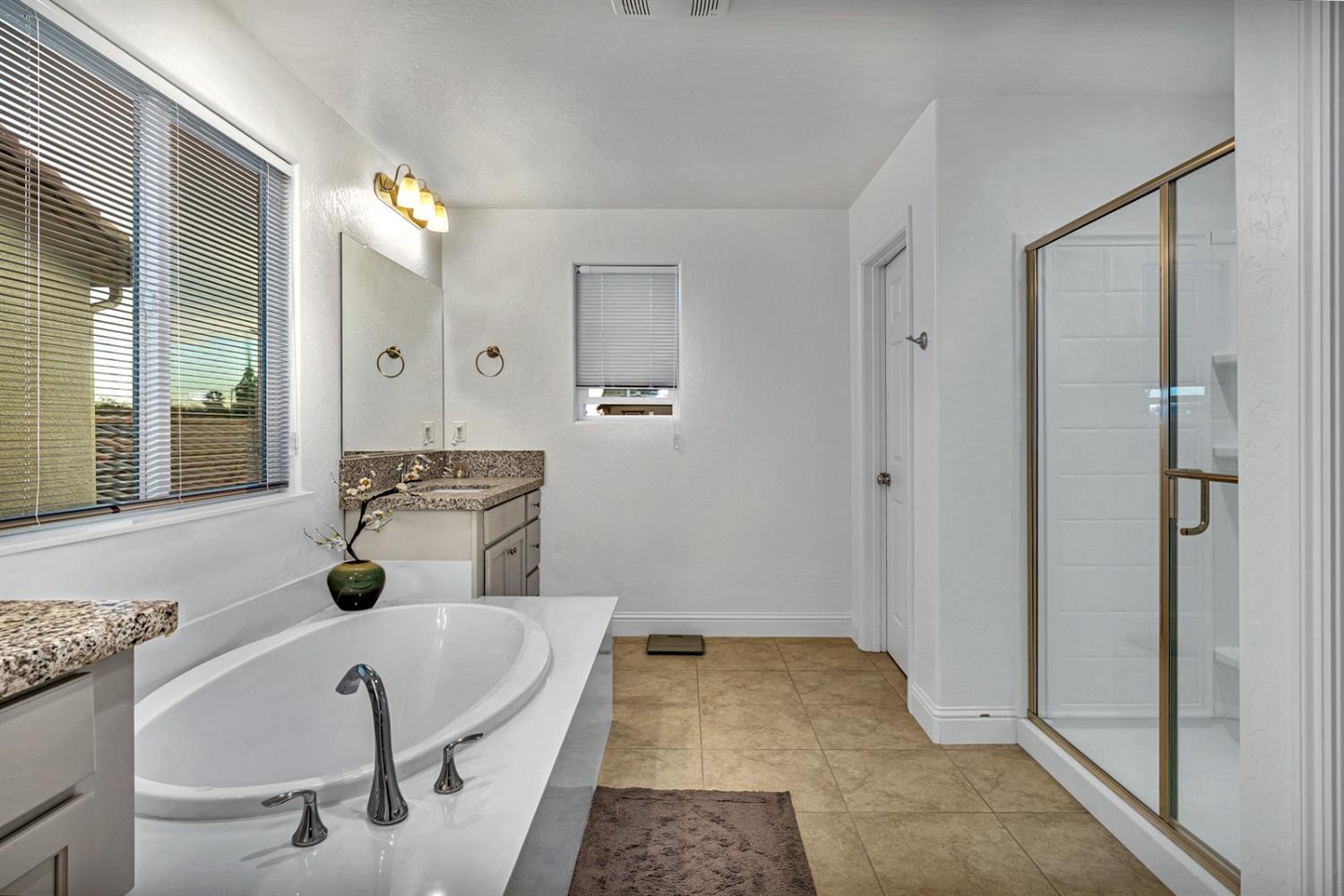 Los Banos, California 93635, United States, 4 Bedrooms Bedrooms, ,3 BathroomsBathrooms,Residential,Pending,31763