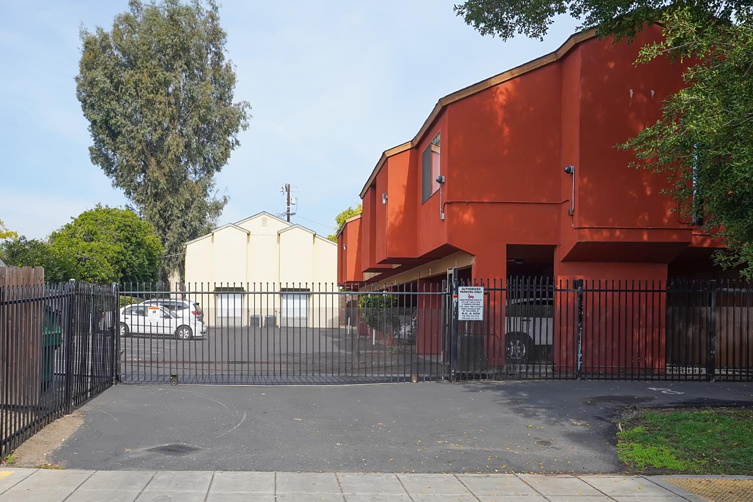 1905 N El Dorado Street