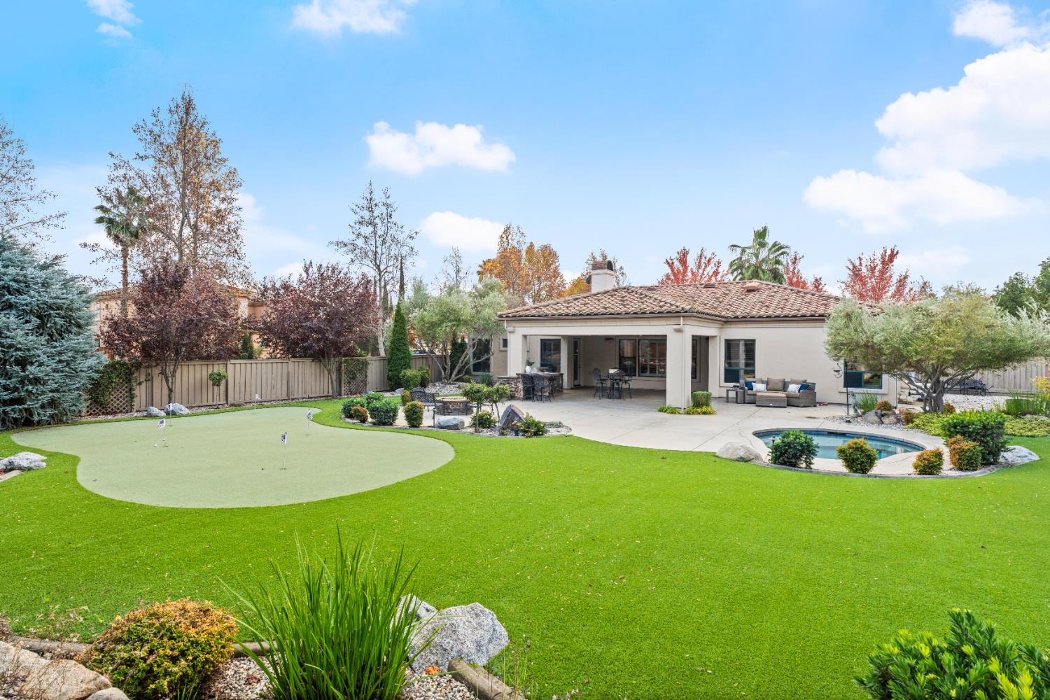 3900 Stoneleigh Court