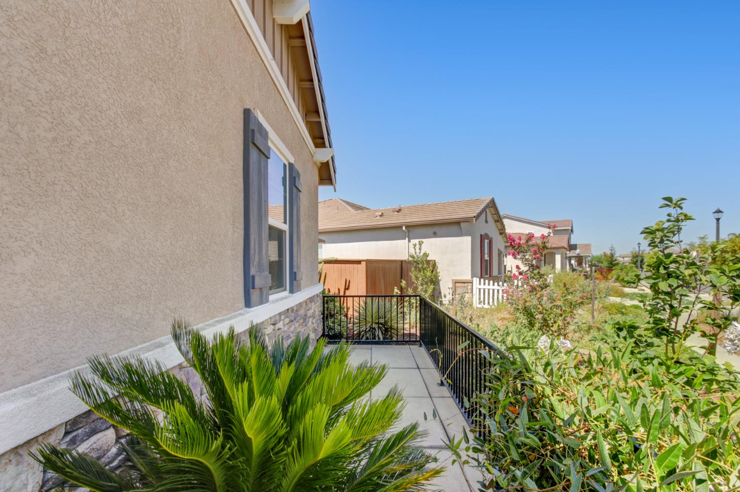 2752 Brookshire Circle