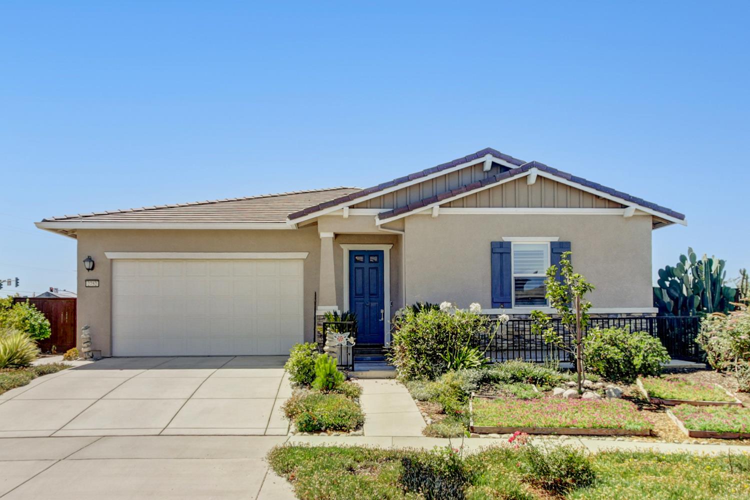 2752 Brookshire Circle