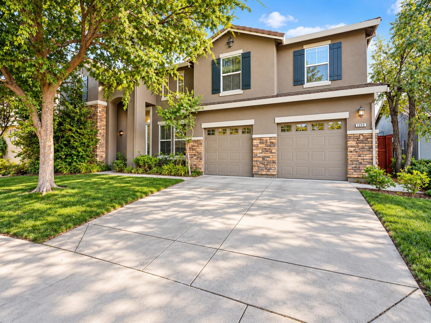 1359 NE Green Ravine Drive