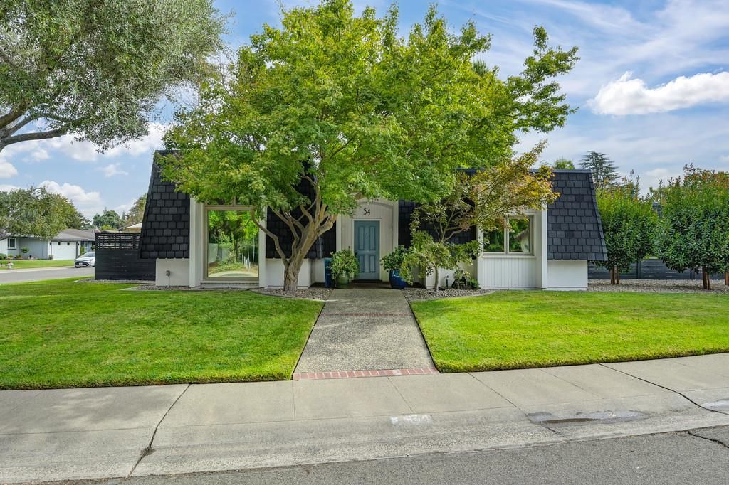 Photo of 54 Greenway Circle, Sacramento, CA 95831 (MLS # 225119415)