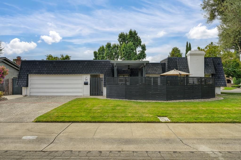 Photo of 54 Greenway Circle, Sacramento, CA 95831 (MLS # 225119415)