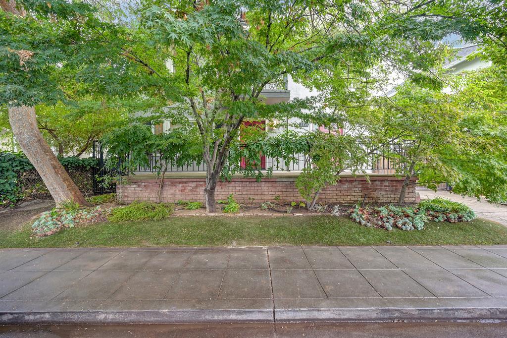 1050 37th Street