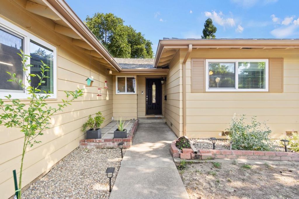 Photo of 3524 Pope Avenue, Sacramento, CA 95821 (MLS # 226005860)